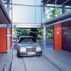 The car drives into the entrance bay of the Parksafe