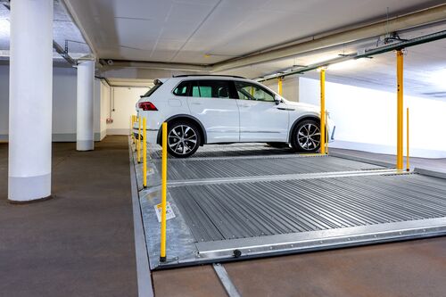 Parkplatte with a car parked on top of it in an underground car park
